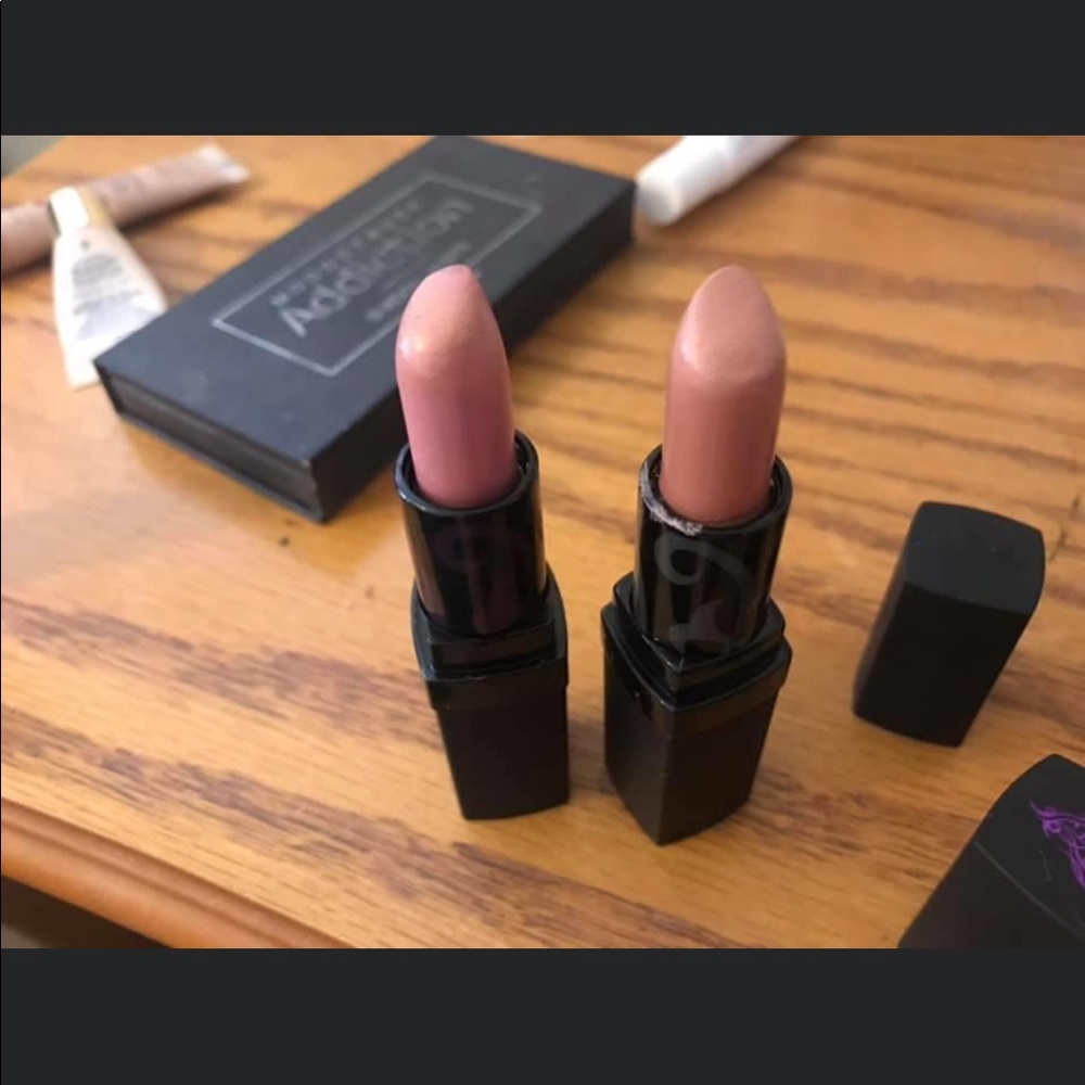 Younique moodstuck lipstick.
